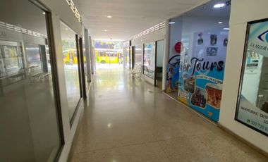 SE ARRIENDA OFICINA  CC ALTAMONTE