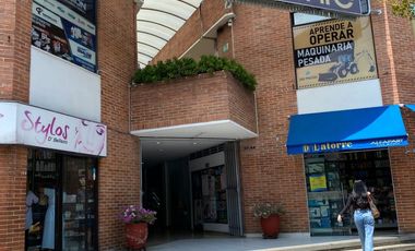 SE ARRIENDA OFICINA  CC ALTAMONTE