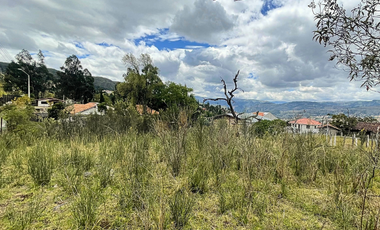 En venta terreno con  830 M2 , Llacao, Centro De Revisión Vehicular De Capulispamba, Panamericana Norte, Cuenca.