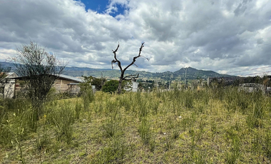 En venta terreno con  830 M2 , Llacao, Centro De Revisión Vehicular De Capulispamba, Panamericana Norte, Cuenca.