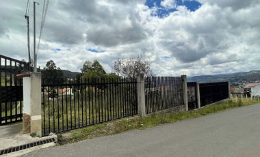 En venta terreno con  830 M2 , Llacao, Centro De Revisión Vehicular De Capulispamba, Panamericana Norte, Cuenca.