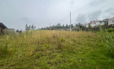 En venta terreno con  830 M2 , Llacao, Centro De Revisión Vehicular De Capulispamba, Panamericana Norte, Cuenca.