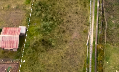 En venta terreno con  830 M2 , Llacao, Centro De Revisión Vehicular De Capulispamba, Panamericana Norte, Cuenca.