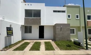 AMPLIA CASA EN FRACCIONAMIENTO LOS ALMENDROS CON SEGURIDAD 24/7.
