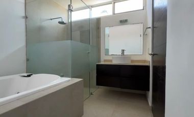 AMPLIA CASA EN FRACCIONAMIENTO LOS ALMENDROS CON SEGURIDAD 24/7.