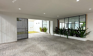 Espectacular casa en venta de una planta con 4 recamaras y amplia alberca