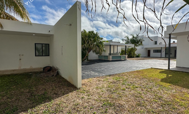 Espectacular casa en venta de una planta con 4 recamaras y amplia alberca
