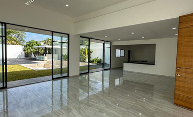 Espectacular casa en venta de una planta con 4 recamaras y amplia alberca
