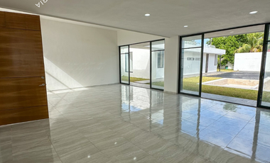 Espectacular casa en venta de una planta con 4 recamaras y amplia alberca