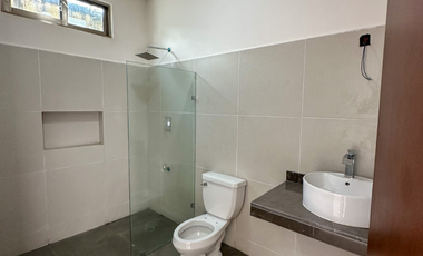 Espectacular casa en venta de una planta con 4 recamaras y amplia alberca