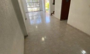 BONITA Y AMPLIA CASA, EXCELENTE UBICACIÓN EN LA UH VALLE DEL TENAYO TLALNEPANTLA, A UNOS MINUTOS DE LA CDMX!!! -NO CRÉDITOS-