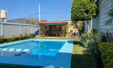 Casa en Venta sola con alberca jardín amplio en Yautepec Morelos