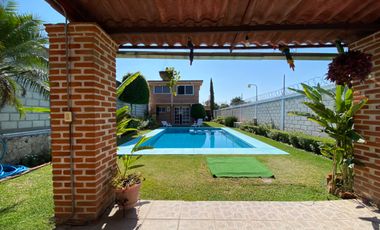 Casa en Venta sola con alberca jardín amplio en Yautepec Morelos