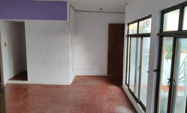 Se vende Casa de una sola planta con 2 recámaras en  200 m2 de construcción. Colonia El Empleado, Cuernavaca, Mor.