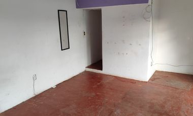 Se vende Casa de una sola planta con 2 recámaras en  200 m2 de construcción. Colonia El Empleado, Cuernavaca, Mor.