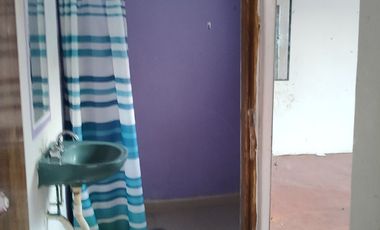 Se vende Casa de una sola planta con 2 recámaras en  200 m2 de construcción. Colonia El Empleado, Cuernavaca, Mor.