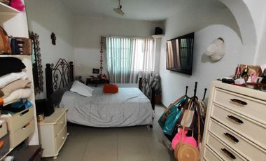 Se vende Casa de una sola planta con 2 recámaras en  200 m2 de construcción. Colonia El Empleado, Cuernavaca, Mor.