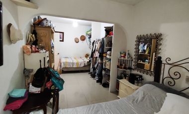Se vende Casa de una sola planta con 2 recámaras en  200 m2 de construcción. Colonia El Empleado, Cuernavaca, Mor.