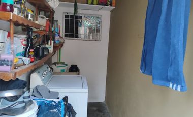 Se vende Casa de una sola planta con 2 recámaras en  200 m2 de construcción. Colonia El Empleado, Cuernavaca, Mor.