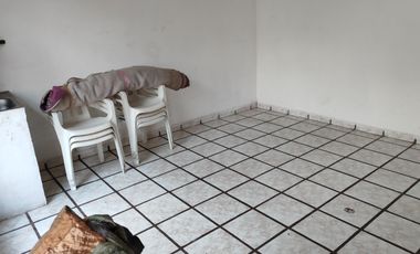 Se vende Casa de una sola planta con 2 recámaras en  200 m2 de construcción. Colonia El Empleado, Cuernavaca, Mor.