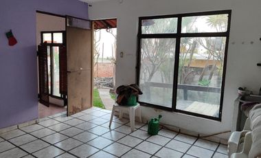 Se vende Casa de una sola planta con 2 recámaras en  200 m2 de construcción. Colonia El Empleado, Cuernavaca, Mor.