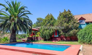 León Propiedades, vende parcela con hermosa casa de 2 pisos en sector Los Naranjos.