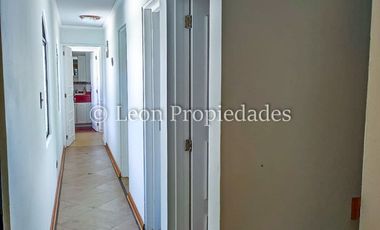 León Propiedades, vende parcela con hermosa casa de 2 pisos en sector Los Naranjos.