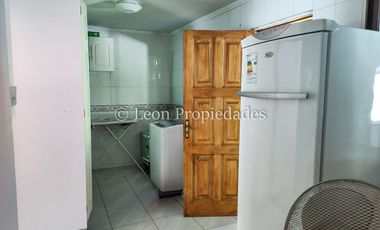 León Propiedades, vende parcela con hermosa casa de 2 pisos en sector Los Naranjos.