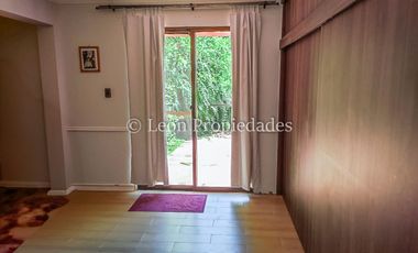 León Propiedades, vende parcela con hermosa casa de 2 pisos en sector Los Naranjos.