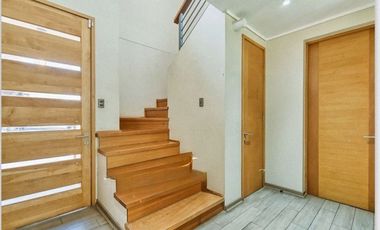 HERMOSA CASA ESTILO MEDITERRANEO- 5 DORMITORIOS-4 BAÑOS, CERCANA AL BRITISH ROYAL SCHOOL- LA REINA