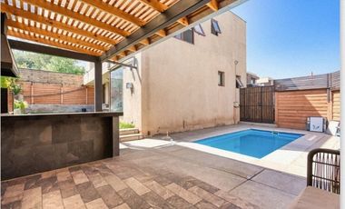 HERMOSA CASA ESTILO MEDITERRANEO- 5 DORMITORIOS-4 BAÑOS, CERCANA AL BRITISH ROYAL SCHOOL- LA REINA