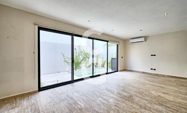 Casa en Venta en Cancun en Residencial Aqua con Alberca y 4 Recamaras