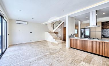 Casa en Venta en Cancun en Residencial Aqua con Alberca y 4 Recamaras