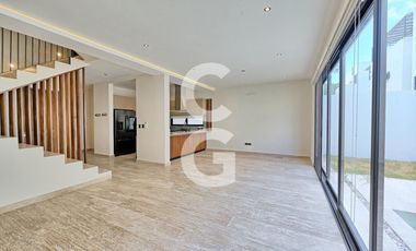 Casa en Venta en Cancun en Residencial Aqua con Alberca y 4 Recamaras