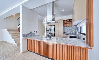 Casa en Venta en Cancun en Residencial Aqua con Alberca y 4 Recamaras