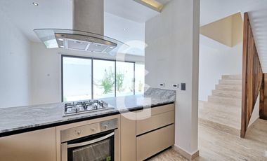 Casa en Venta en Cancun en Residencial Aqua con Alberca y 4 Recamaras