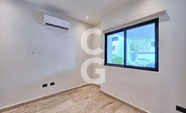 Casa en Venta en Cancun en Residencial Aqua con Alberca y 4 Recamaras