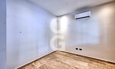 Casa en Venta en Cancun en Residencial Aqua con Alberca y 4 Recamaras