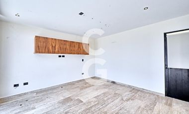 Casa en Venta en Cancun en Residencial Aqua con Alberca y 4 Recamaras