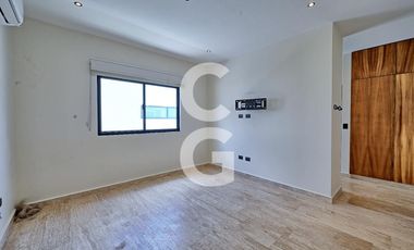 Casa en Venta en Cancun en Residencial Aqua con Alberca y 4 Recamaras