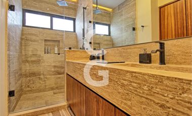 Casa en Venta en Cancun en Residencial Aqua con Alberca y 4 Recamaras