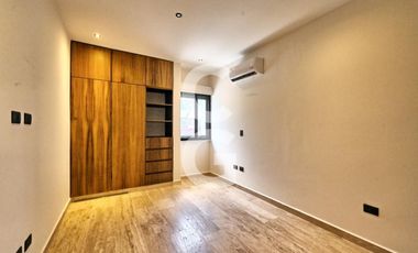 Casa en Venta en Cancun en Residencial Aqua con Alberca y 4 Recamaras