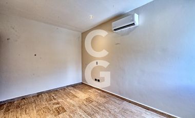 Casa en Venta en Cancun en Residencial Aqua con Alberca y 4 Recamaras