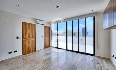 Casa en Venta en Cancun en Residencial Aqua con Alberca y 4 Recamaras