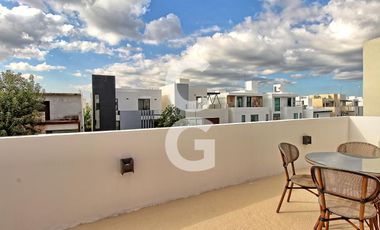 Casa en Venta en Cancun en Residencial Aqua con Alberca y 4 Recamaras