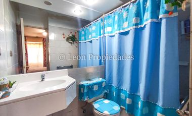 Leon Propiedades arrienda departamento en Santiago centro.