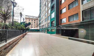 Leon Propiedades arrienda departamento en Santiago centro.