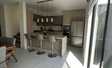 Casa Nueva y Amueblada en Renta - Condominio Exclusivo