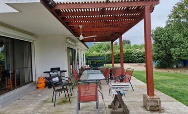 HERMOSA PARCELA PLANA CON CASA UN EXCLUSIVO CONDOMINIO