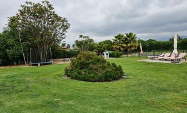 HERMOSA PARCELA PLANA CON CASA UN EXCLUSIVO CONDOMINIO